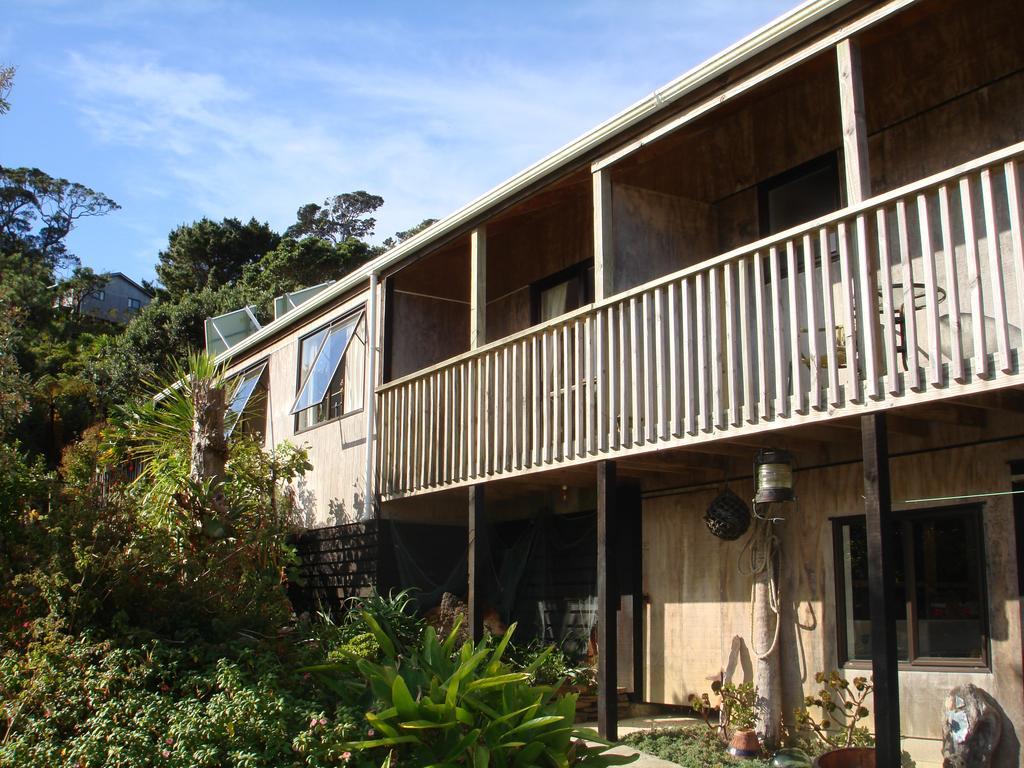 Manuka Lodge Tryphena Exterior photo